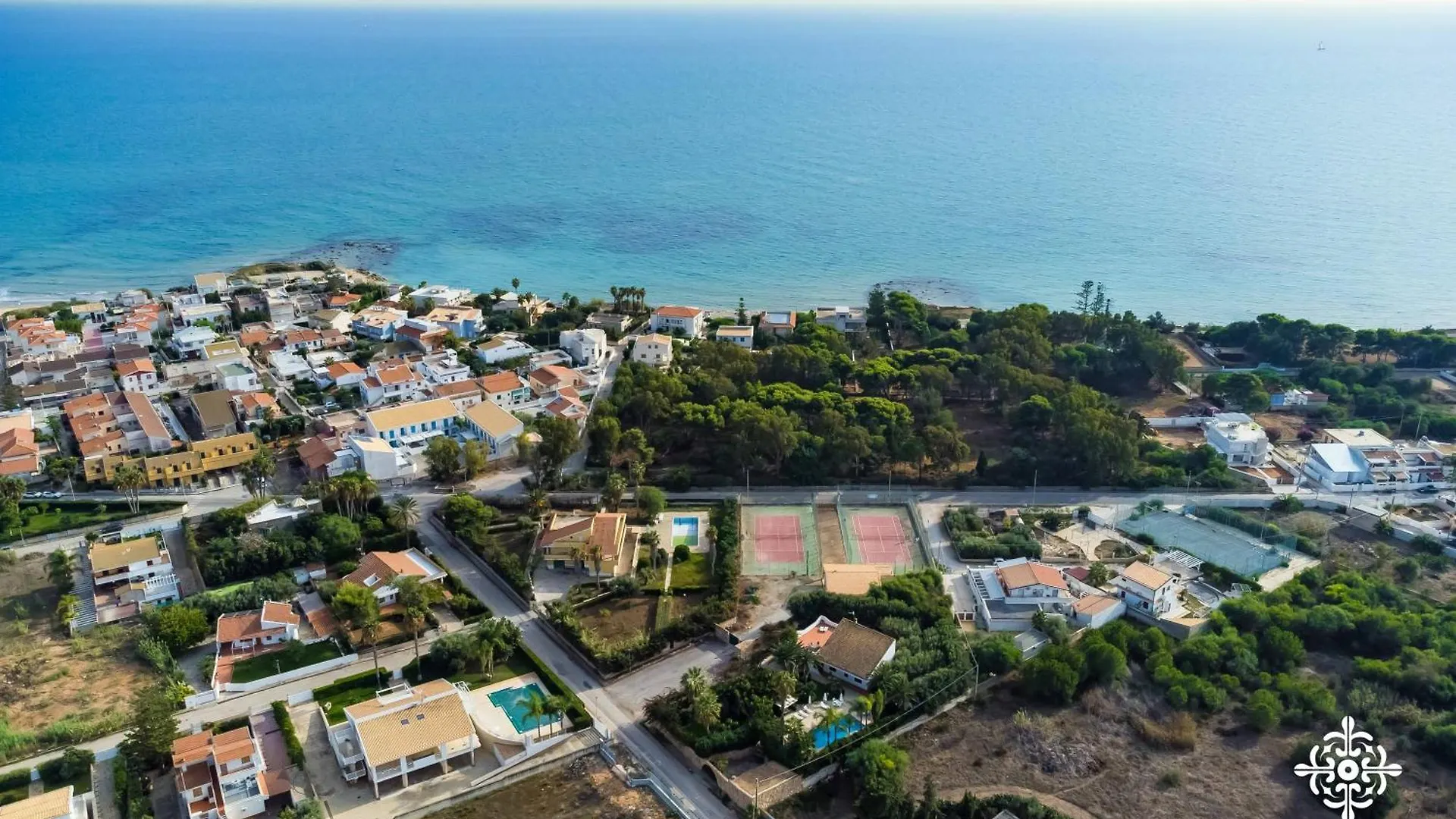 Villa Festosa - Luxury Retreat By The Beach Villaggio Azzurro