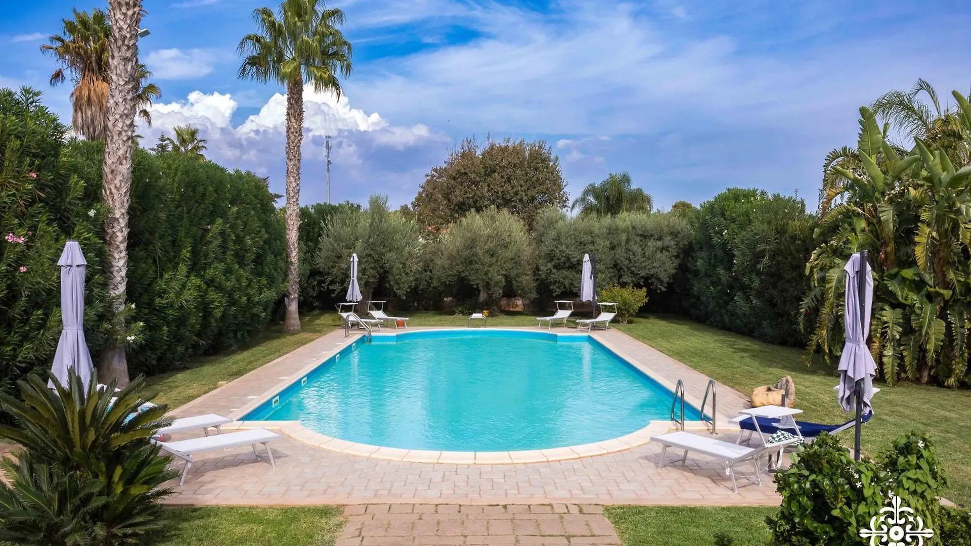 Villa Festosa - Luxury Retreat By The Beach Villaggio Azzurro