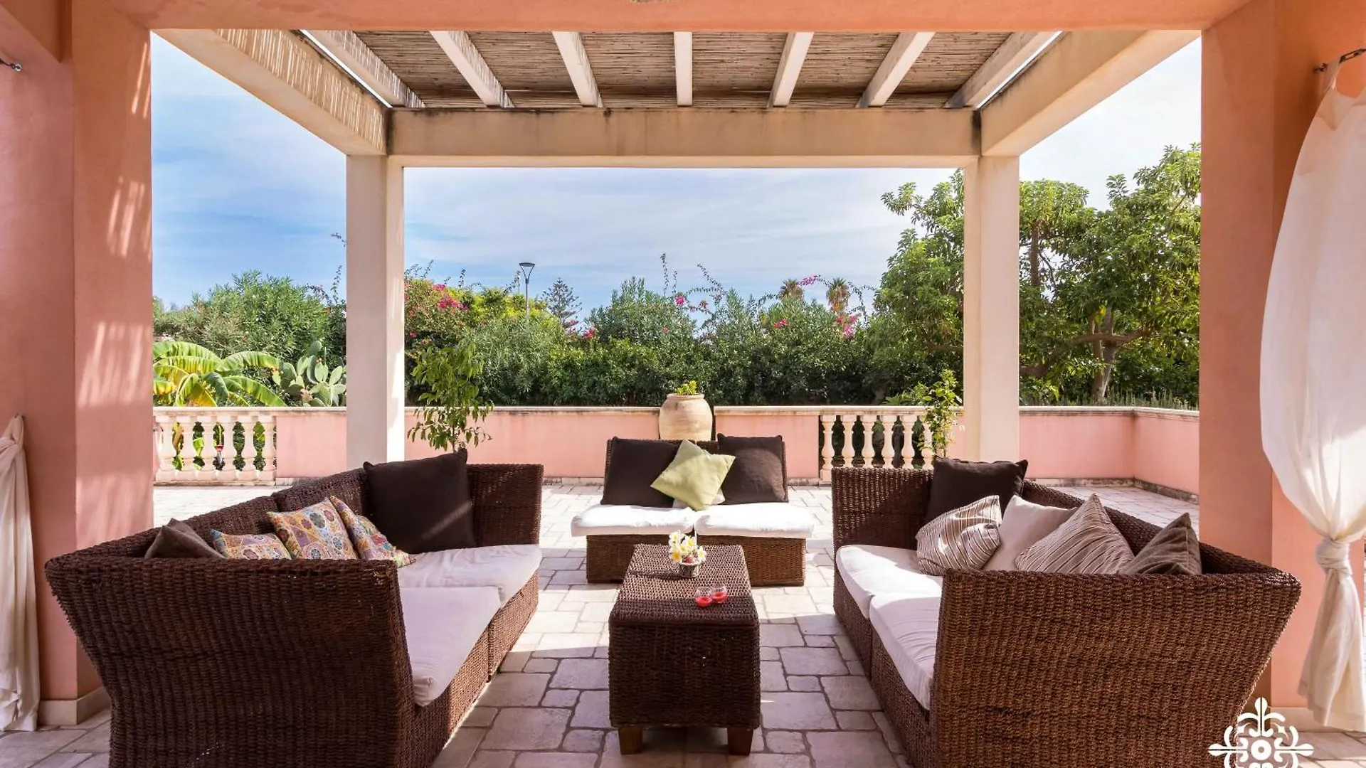 Villa Festosa - Luxury Retreat By The Beach Villaggio Azzurro