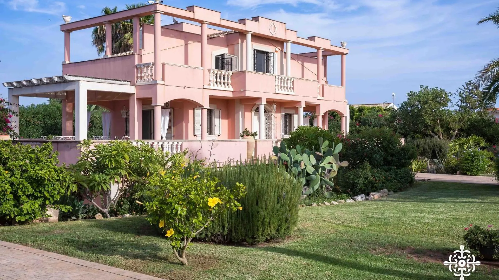 Villa Festosa - Luxury Retreat By The Beach Villaggio Azzurro