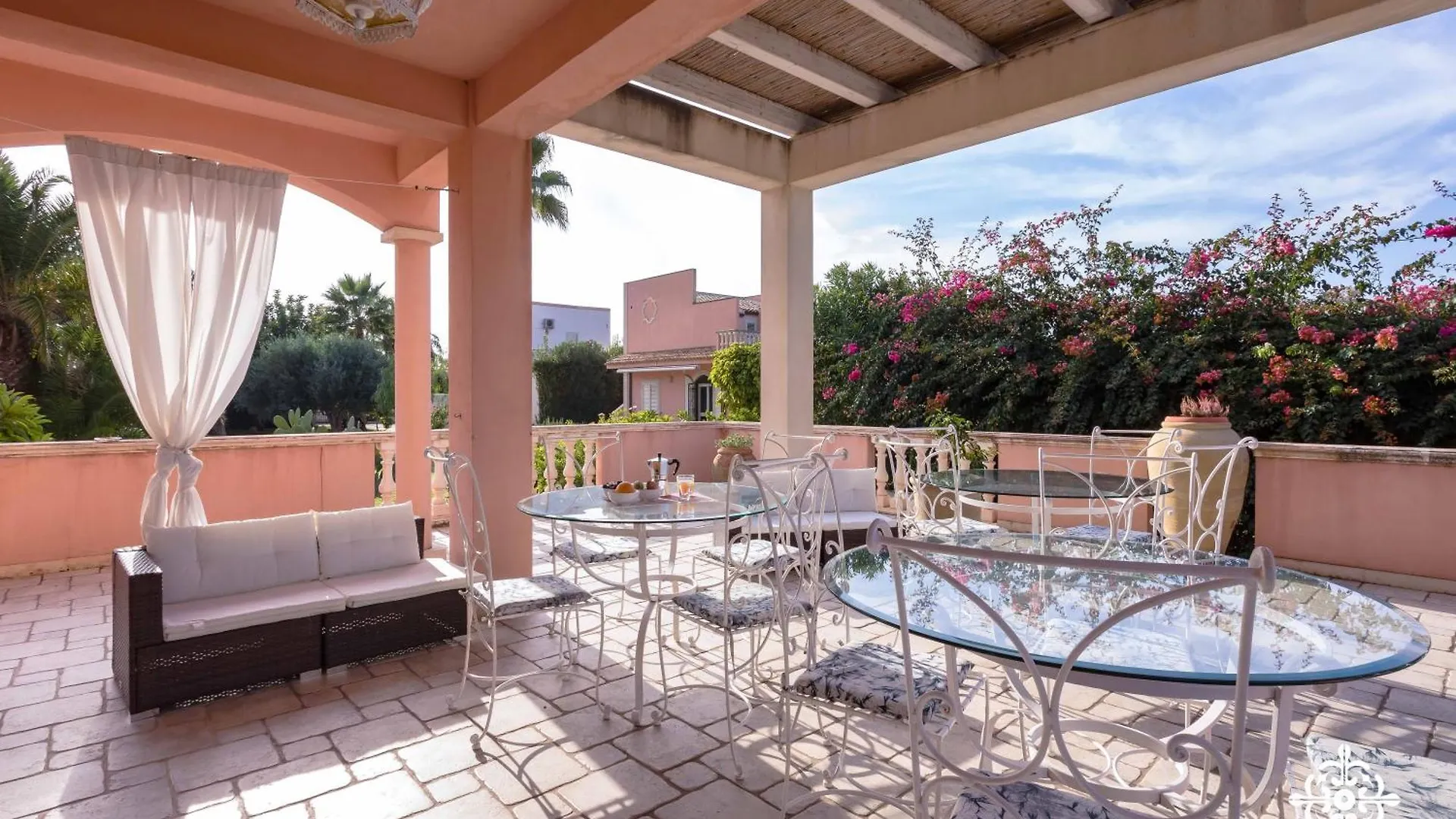 Villa Festosa - Luxury Retreat By The Beach Villaggio Azzurro